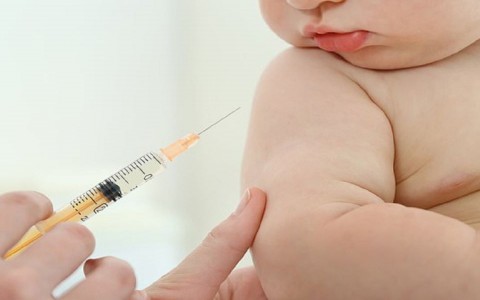 Bộ Y tế: Thông tin về 14 trường hợp tai biến nặng sau tiêm vaccine "5 trong 1"
